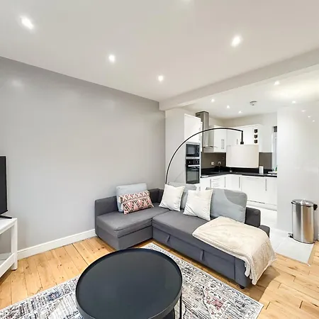 Central Camden Apartment P3
